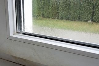 Koupili dům po rekonstrukci. Po první zimě toho litovali